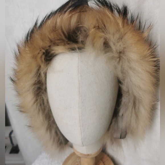 Fur hood or collar attachment - Picture 8 of 9